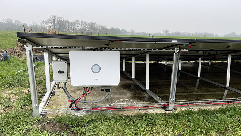 Zonnepanelen installatie in een weide in omgeving Lichtenvoorde, uitgevoerd door Ceka-Tech